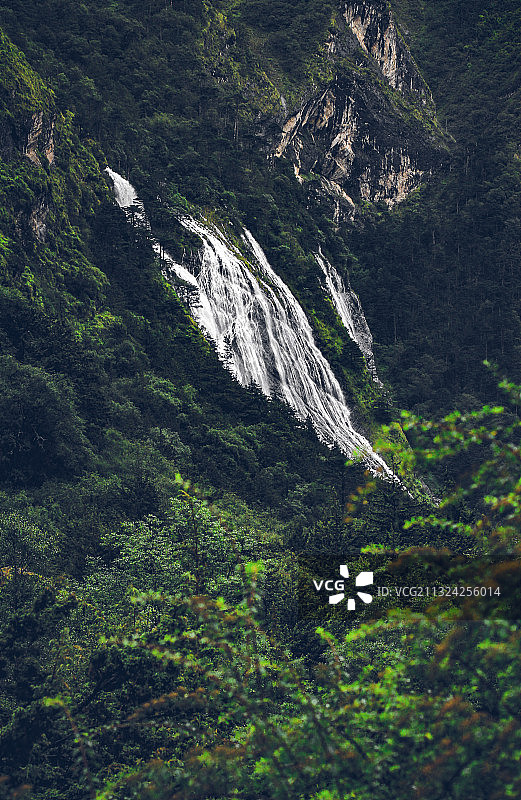 西藏氧吧勒布沟 东章瀑布图片素材