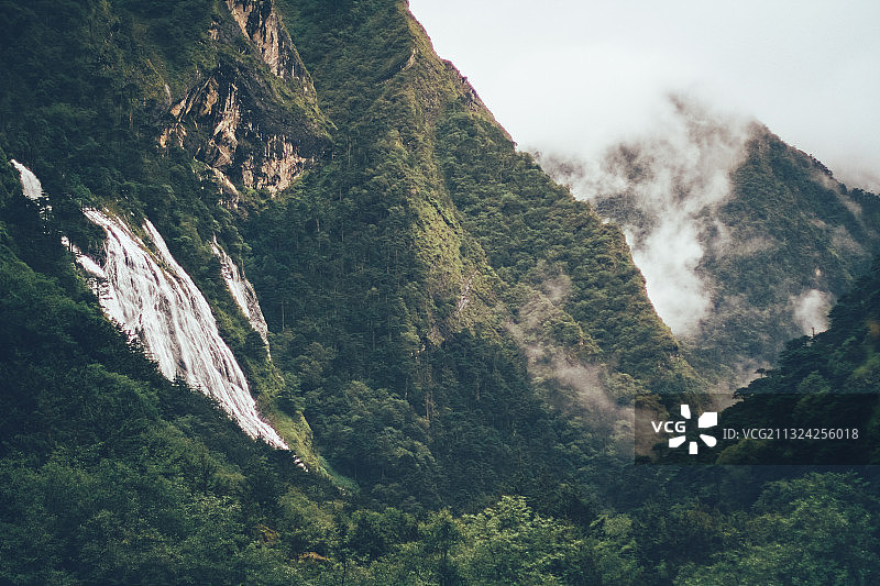 西藏氧吧勒布沟 东章瀑布图片素材