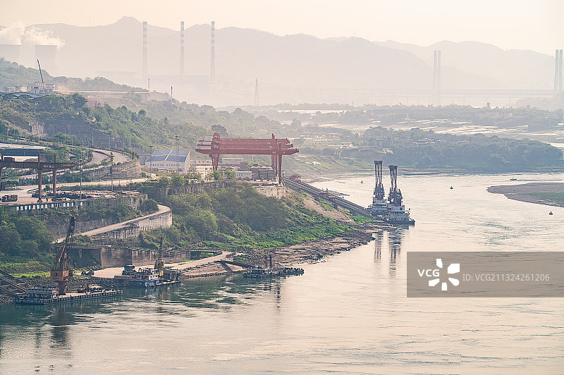 重庆市巴南区鱼洞佛耳岩港货运码头图片素材