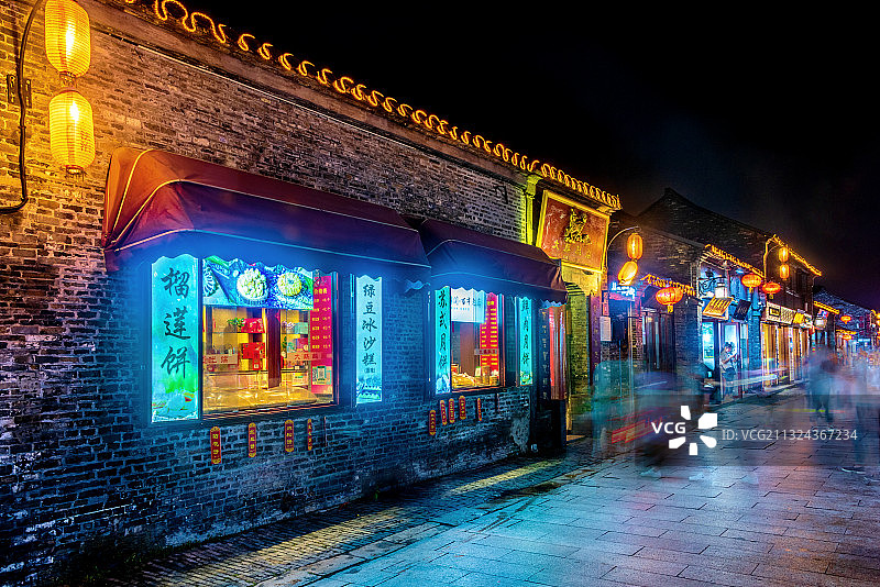 中国江苏扬州东关街夜景图片素材