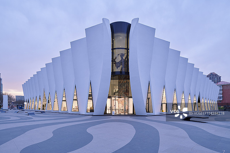 北京新地标美克洞学馆未来感建筑和门前广场图片素材