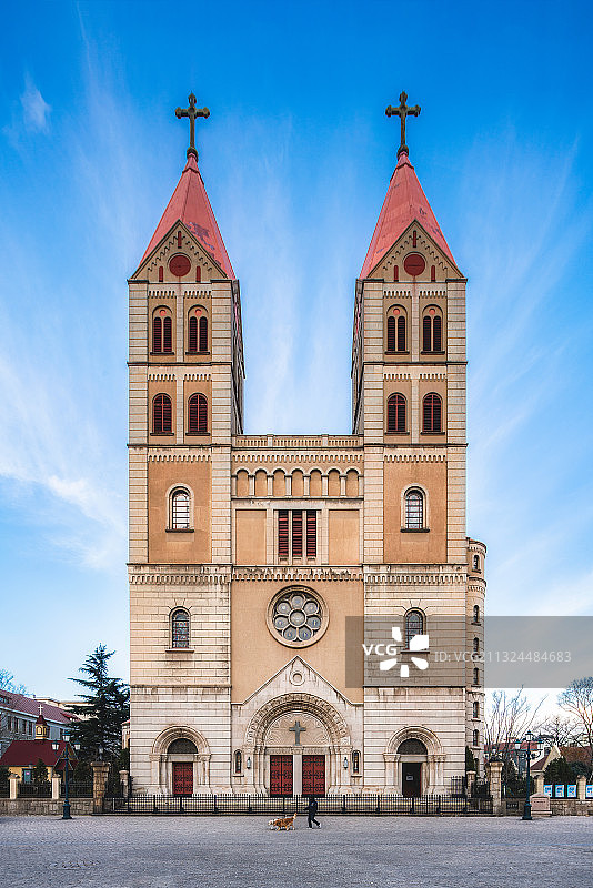 青岛圣弥厄尔大教堂图片素材