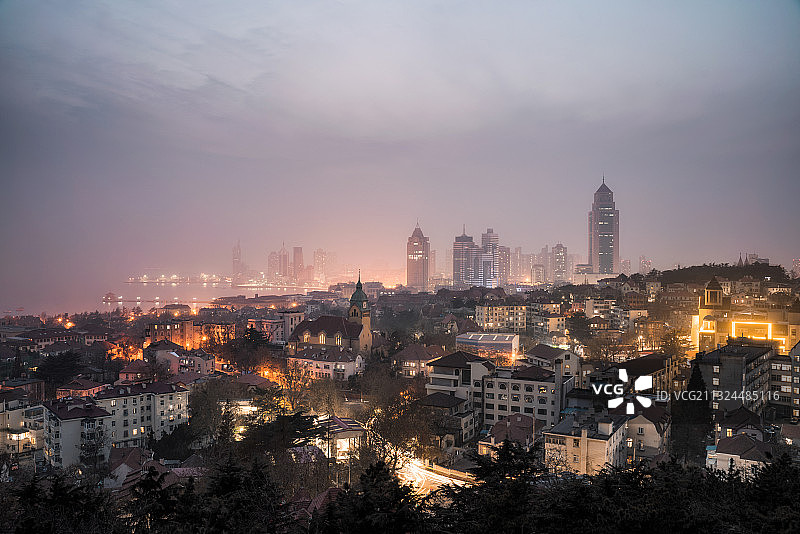 青岛市城市建筑群夜景景观图片素材