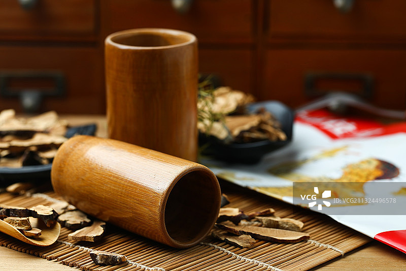 中医拔罐和穴位图图片素材