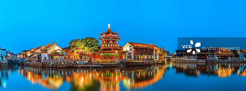 江苏苏州七里山塘古镇暮色图片素材