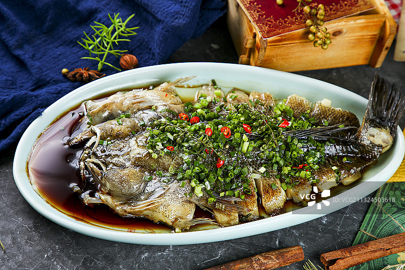 清蒸鲈鱼图片素材