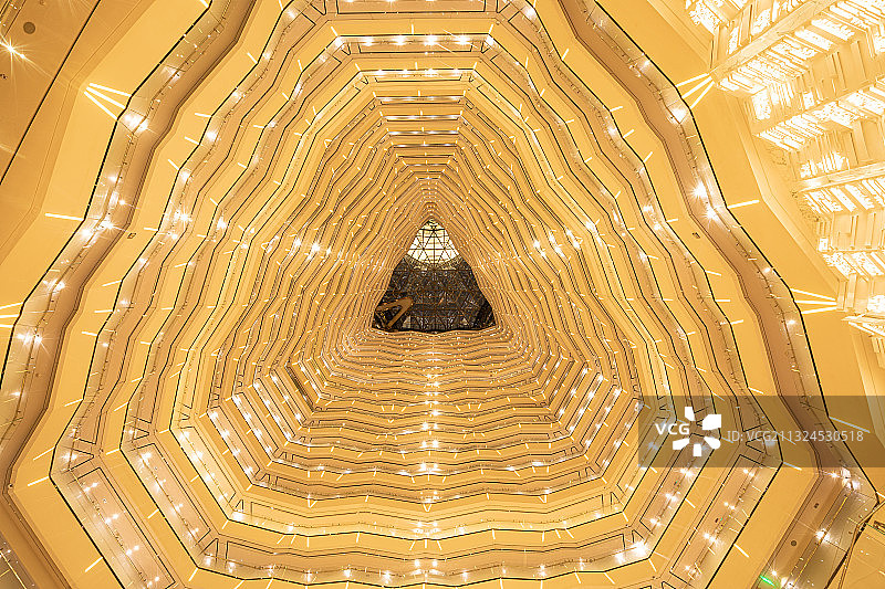 金碧辉煌的室内建筑图片素材