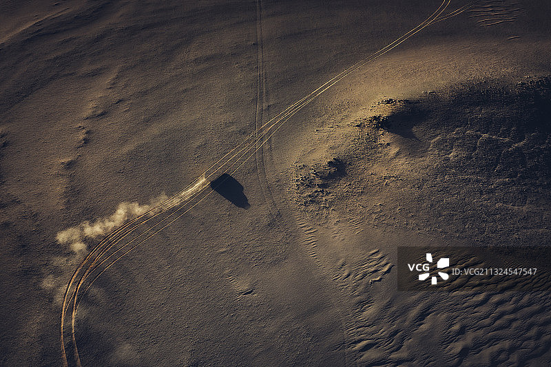 航拍戈壁沙漠荒芜地质地理旅行户外高视角背景壁纸传媒广告图片素材