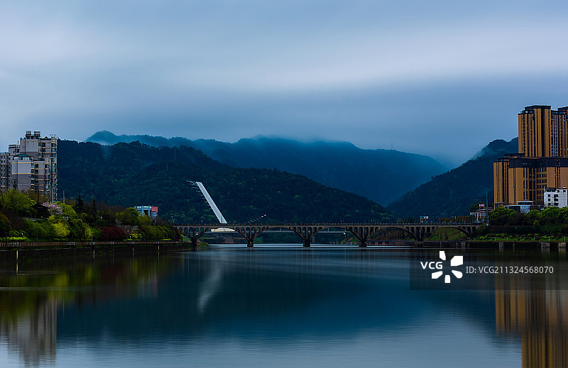 天青水静图片素材