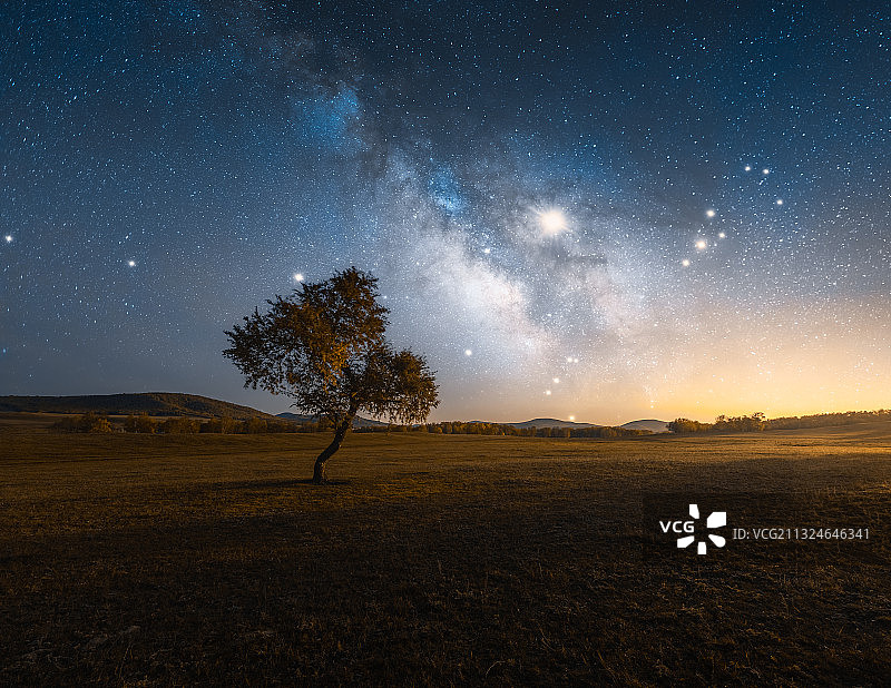 秋天草原上的星空图片素材