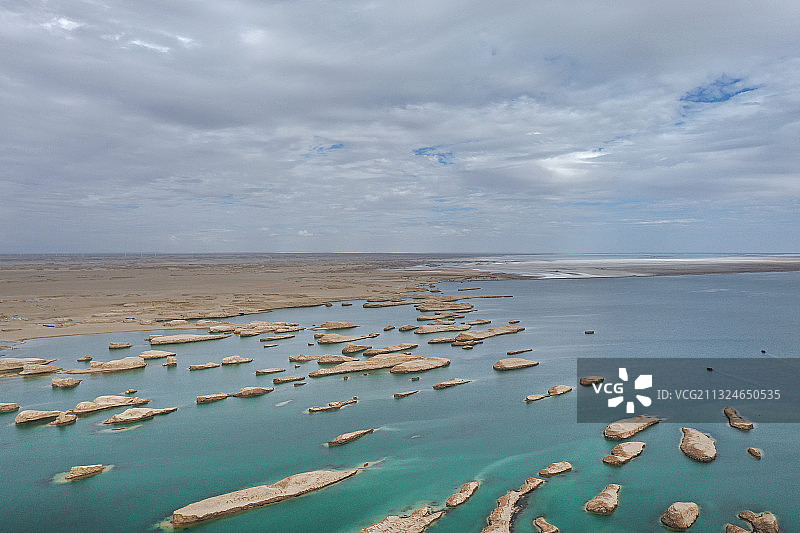 东台吉乃尔湖图片素材