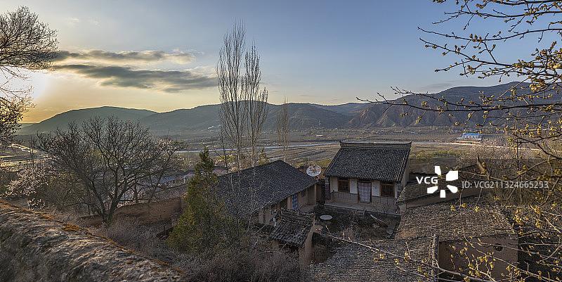 故乡春天里的寂静图片素材