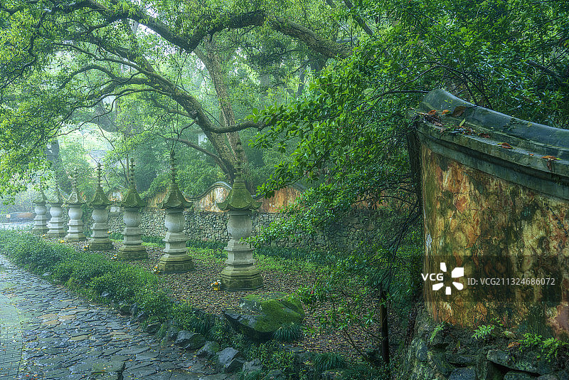 浙江 天台 春雨绵绵中的国清寺景色图片素材