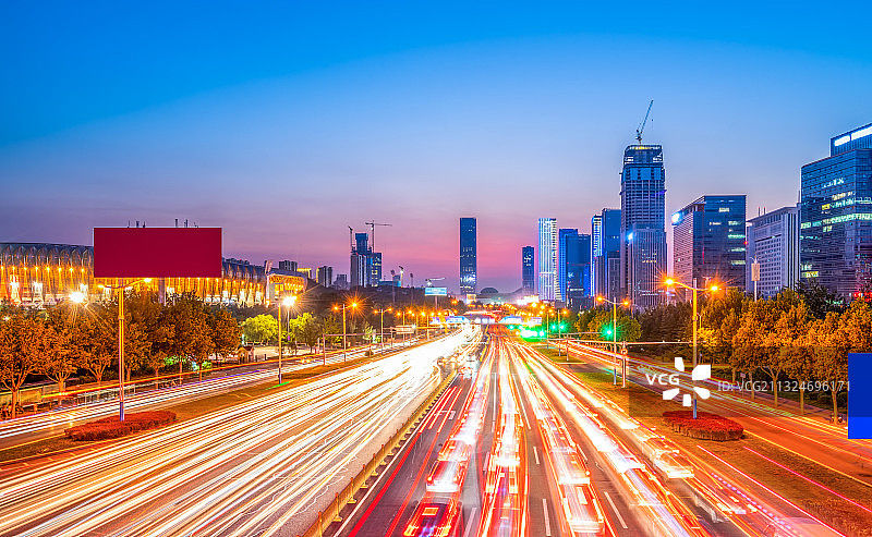 济南经十路车流光影轨迹夜景图片素材