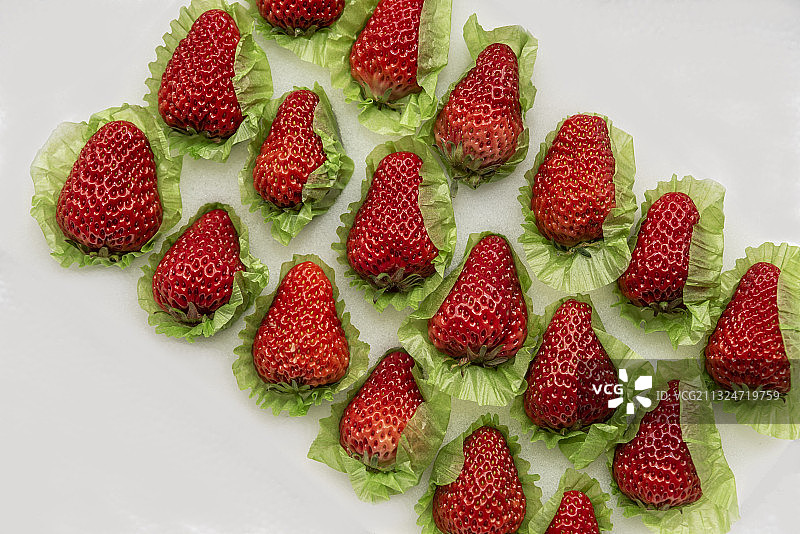 排列有序的精品草莓图片素材