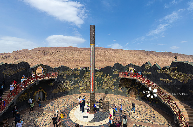 新疆吐鲁番火焰山温度计图片素材