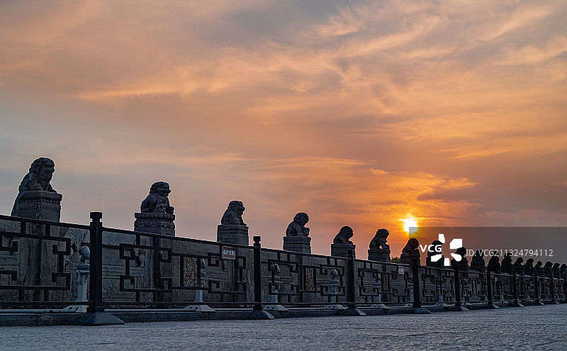 夕阳晚霞中的卢沟桥图片素材