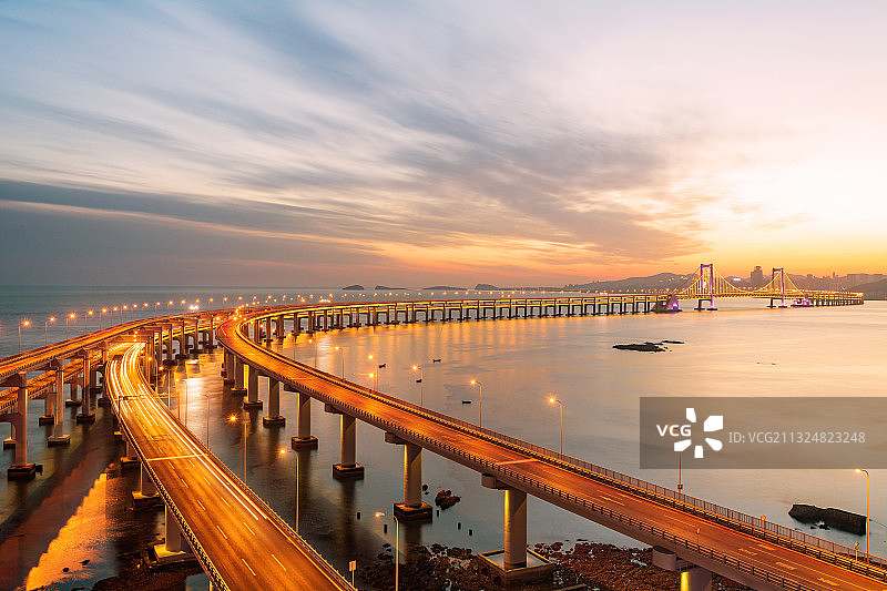 辽宁大连星海湾大桥，跨海大桥夜景图片素材