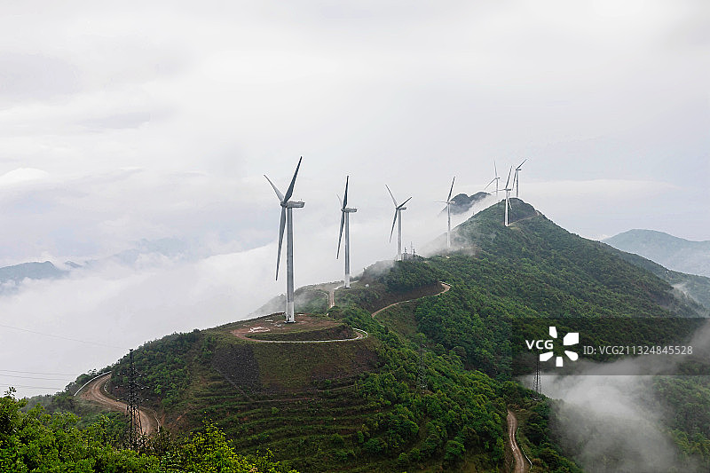 半边云海半边山图片素材