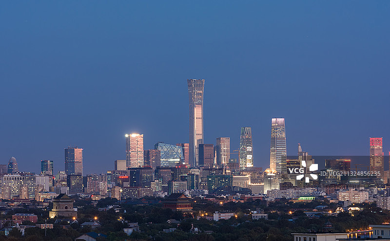 北京钟鼓楼与国贸天际线图片素材