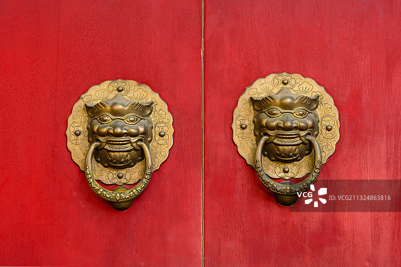 红色的的古老大门图片素材