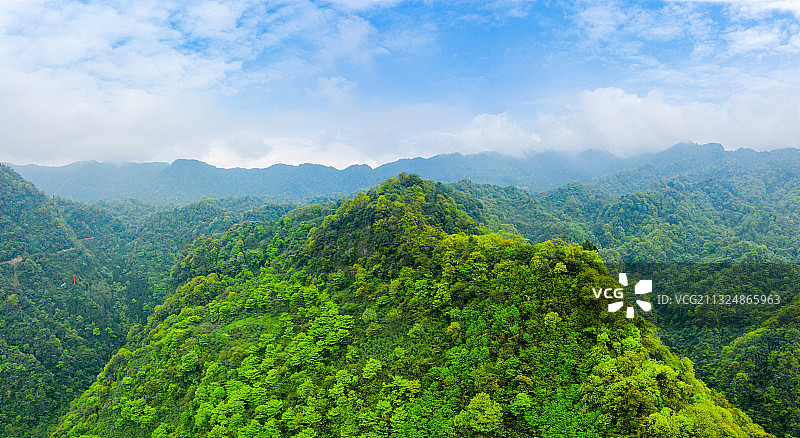 青城山后山难得的蓝天白云图片素材