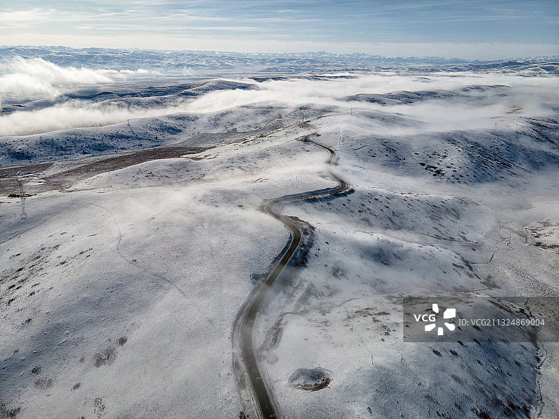 四川川西高原风光阿坝县红原S302道路冰雪寒冷图片素材