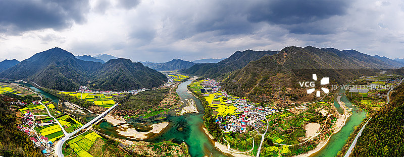 春到秋浦河图片素材