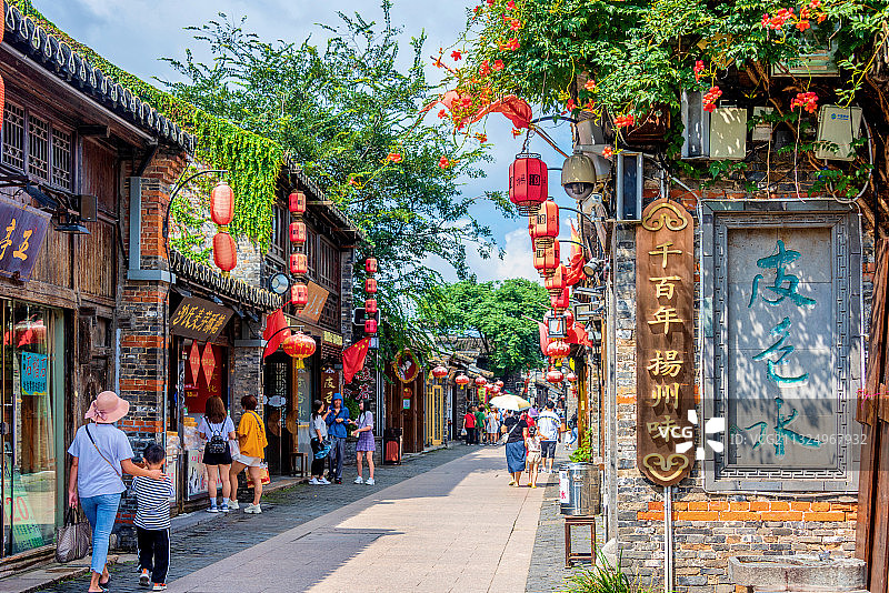 中国江苏扬州东关街街景图片素材