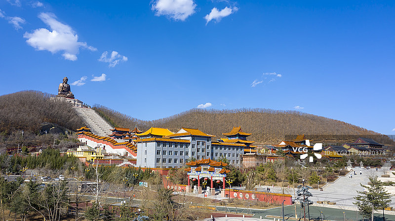 无人机航拍吉林省敦化市六鼎山文化旅游风景区景观。图片素材