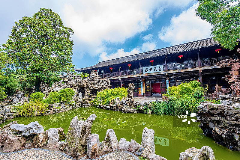 中国江苏扬州个园抱山楼壶天自春图片素材