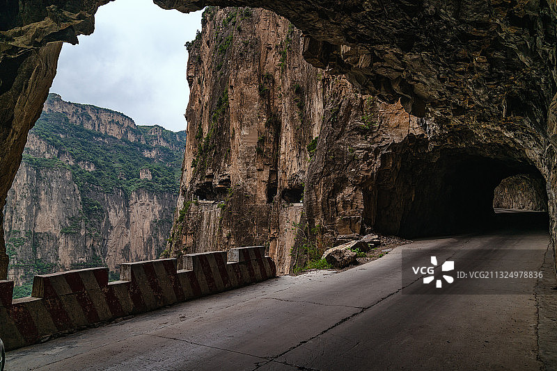 万仙山绝壁长廊--山西井底村挂壁公路图片素材