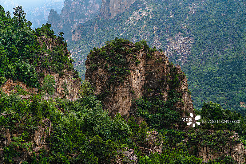 万仙山绝壁长廊--山西井底村挂壁公路图片素材