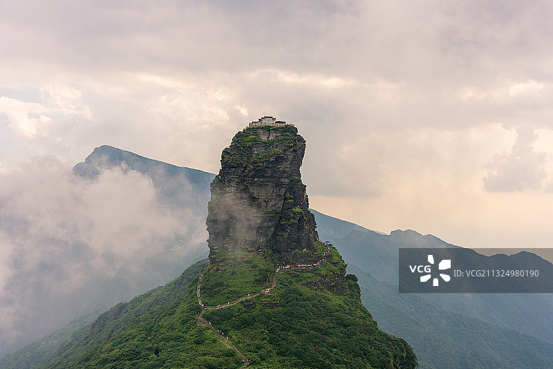 梵净山，中国热门旅行目的地，著名的山峰和寺庙。中国佛教圣地。图片素材