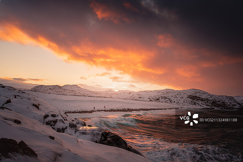 俄罗斯摩尔曼斯克热门旅行目的地。北冰洋巴伦支海沿岸风景。图片素材