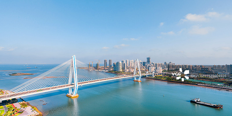 中国海南海口海甸河世纪大桥高视角晴天风光图片素材