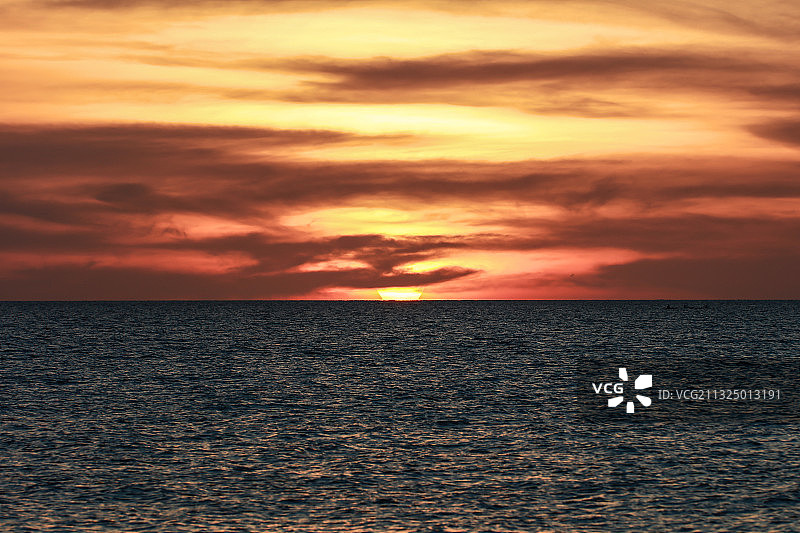 丹绒亚路海滩魔幻落日图片素材