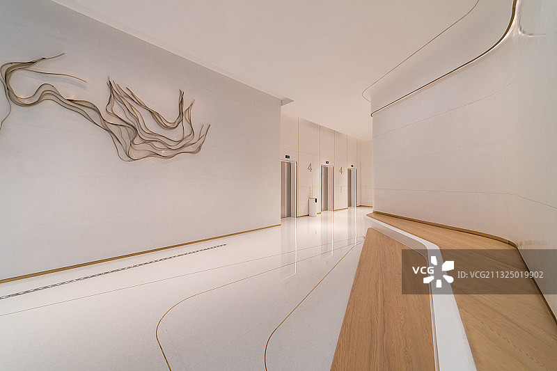 深圳湾万象城内的简约风电梯厅图片素材
