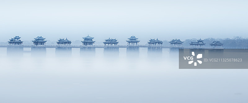 广济桥晨雾图片素材