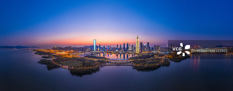 广东省深圳市南山区CBD深圳湾人才公园繁华夜景航拍图片素材