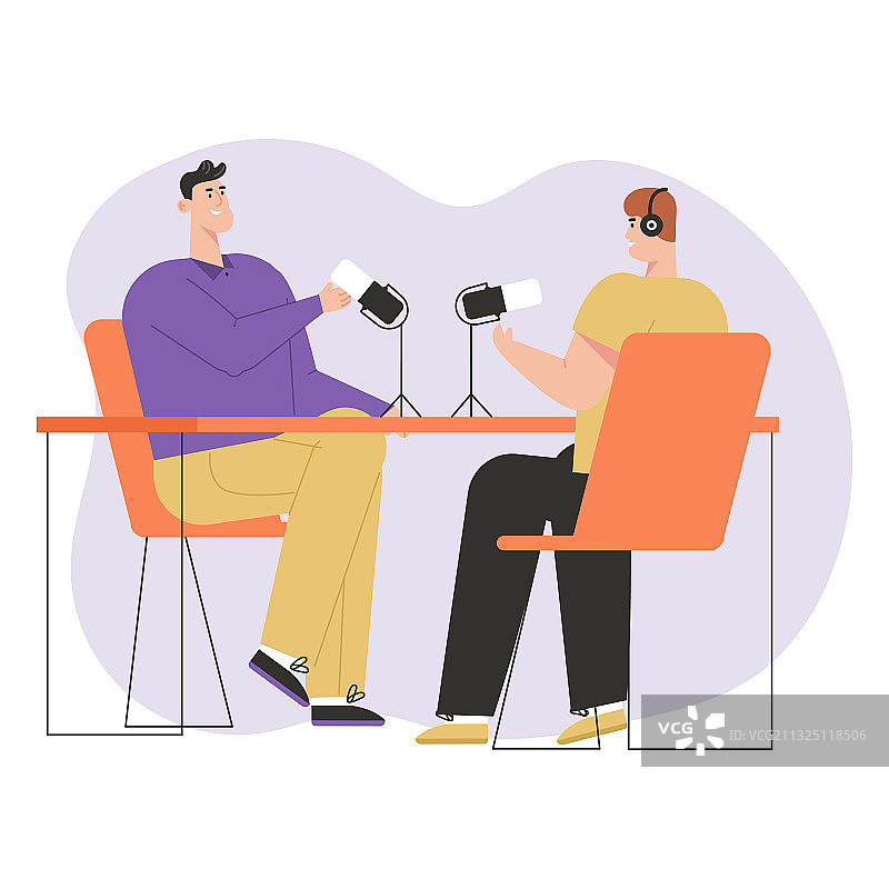 播客主播使用麦克风进行广播图片素材