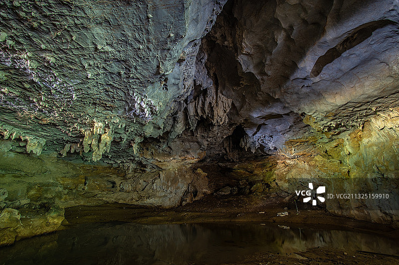 中国广东省清远市英西峰林溶洞自然风光图片素材