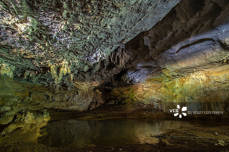 中国广东省清远市英西峰林溶洞自然风光图片素材