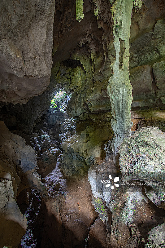 中国广东省清远市英西峰林溶洞自然风光图片素材