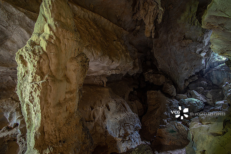 中国广东省清远市英西峰林溶洞自然风光图片素材