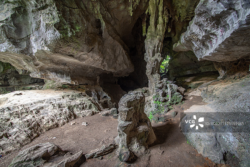 中国广东省清远市英西峰林溶洞自然风光图片素材