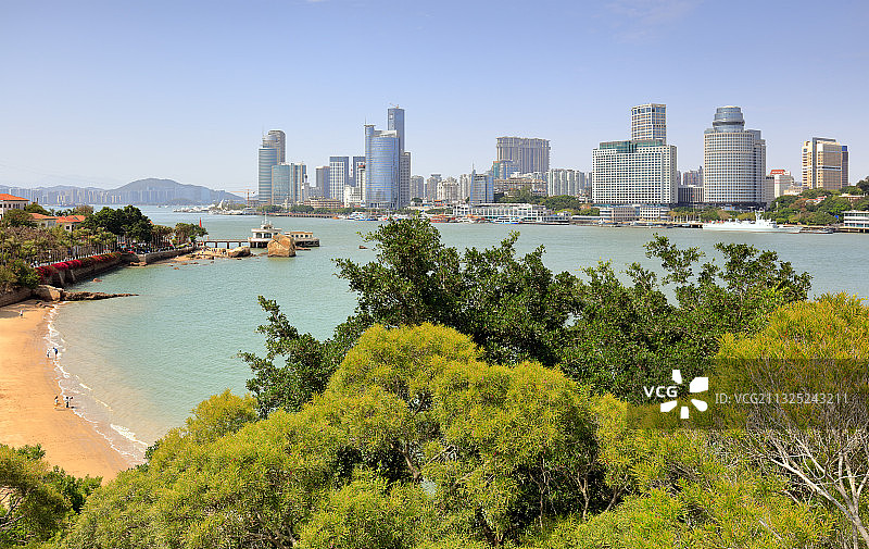 鼓浪屿上看厦门图片素材