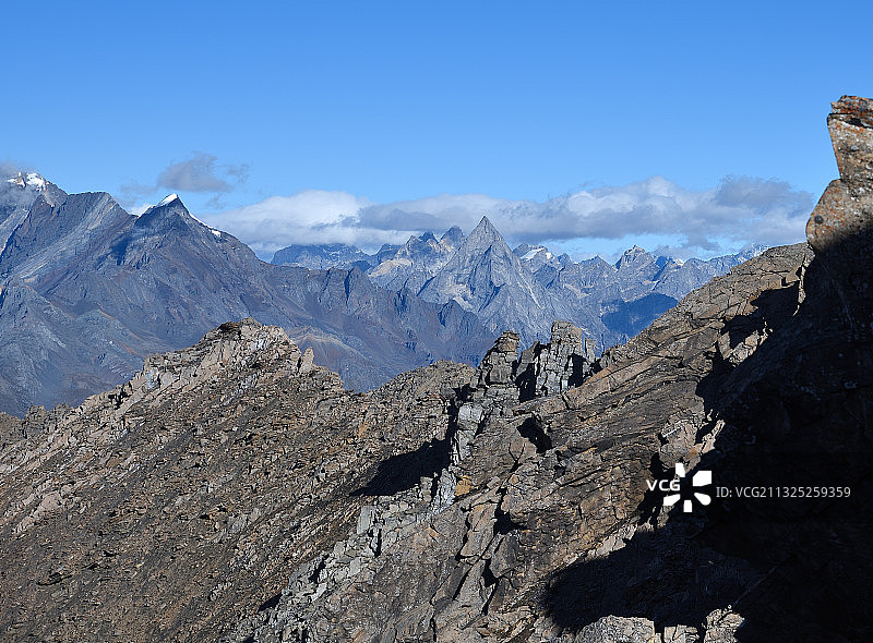 金字塔形状的婆缪峰图片素材