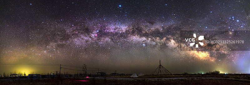 春季银河全景接片图片素材