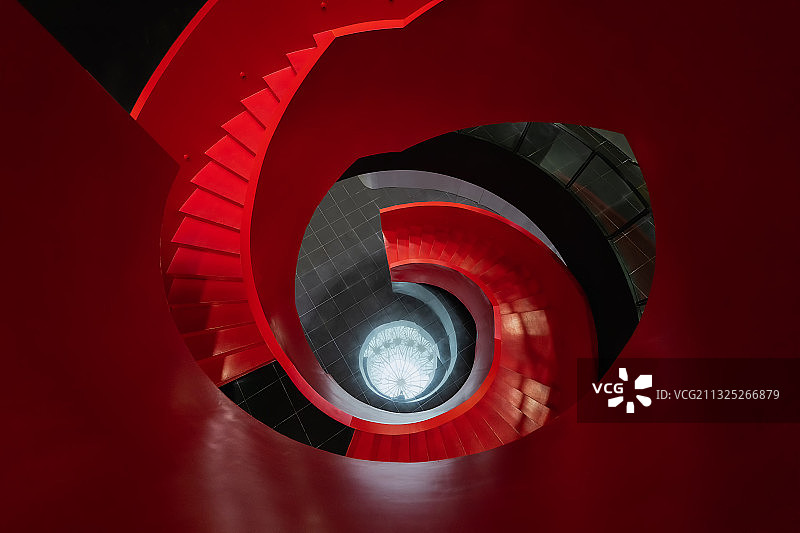红色旋梯图片素材